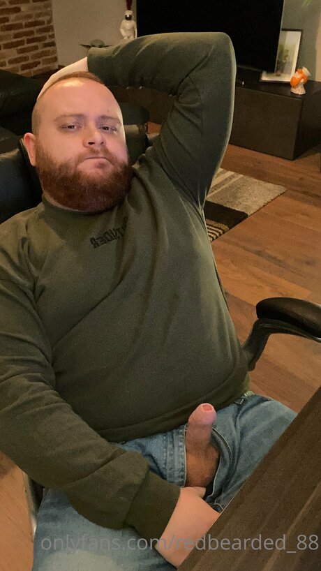 RedBearded nude pornstar img