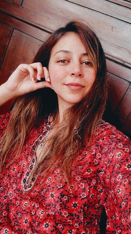 Romi Su rez ASMR actress picture