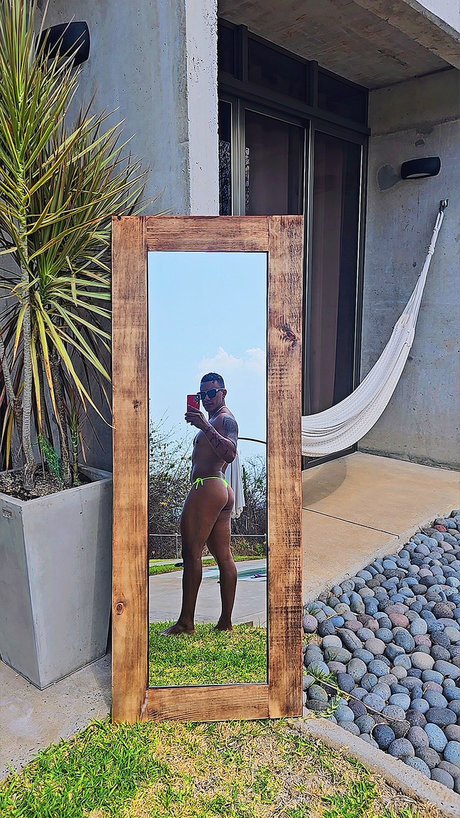 Robertho Bautista sexy star gallery