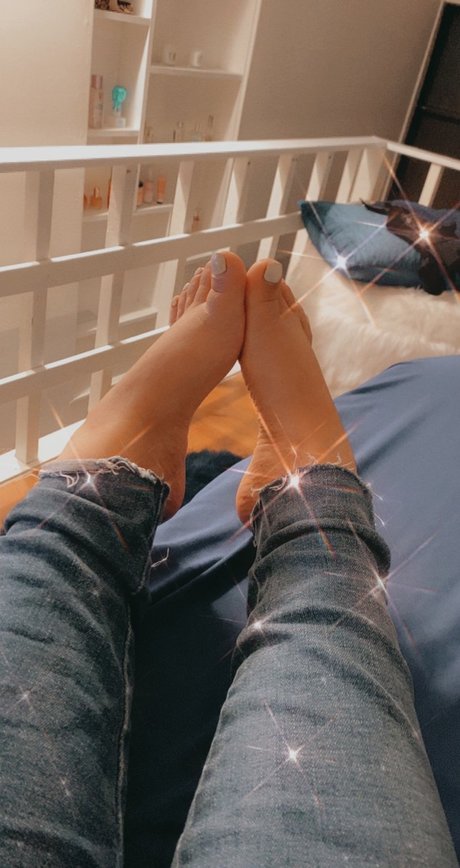 Reiana Love model erotic photos