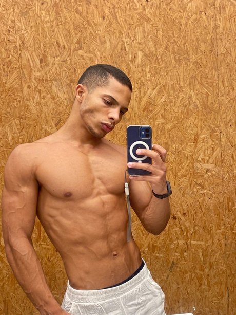 Henrique Santos pornographic star pic