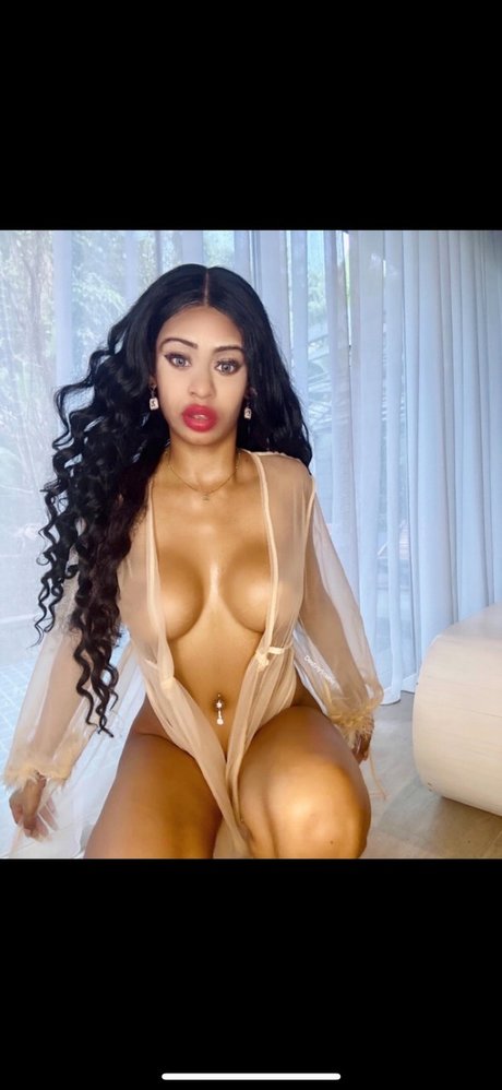 Ms Wetty Paradise erotic star archive