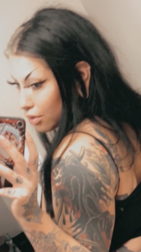 Salem Graves_ model top gallery