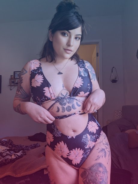 Salem Equinox model porn picture