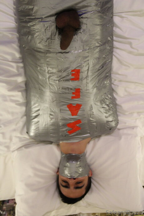 Safe and Bound model hot galleries