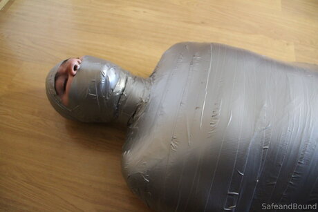 Safe and Bound free actress pics