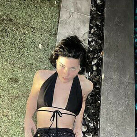 Merve Bolugur model nude images