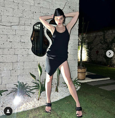 Merve Bolugur model sexy archive