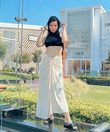 Merve Bolugur xxx actress photos