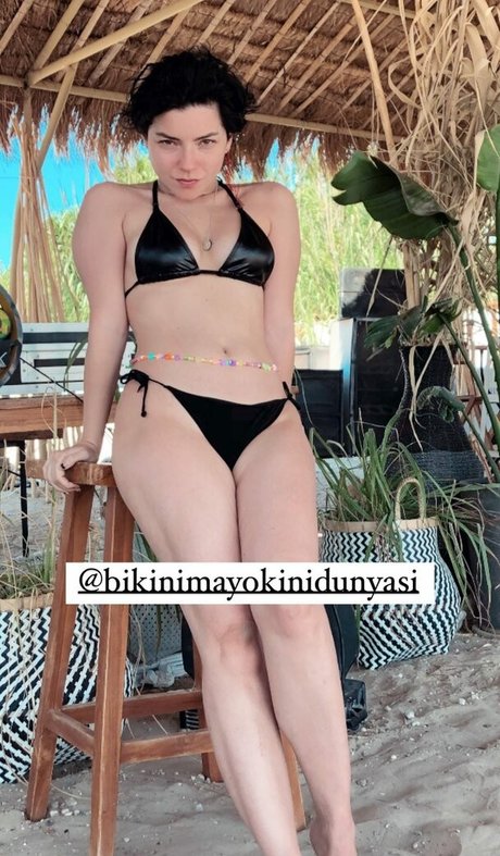 Merve Bolugur best actress pictures