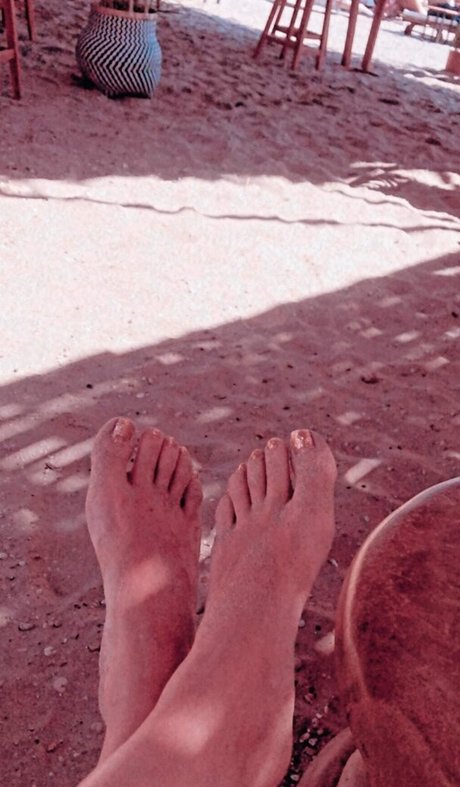 Merve Bolugur hot model image