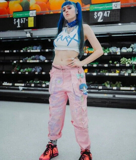 Ashnikko model free images