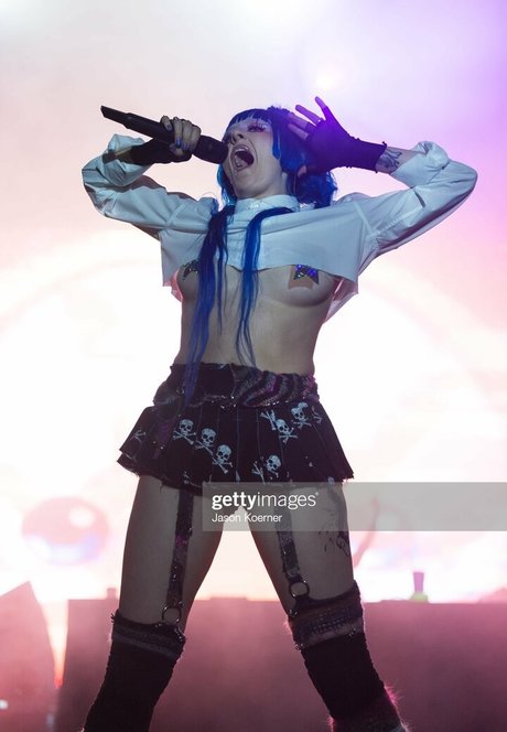 Ashnikko star adult images