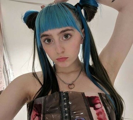 Ashnikko star sexy pic