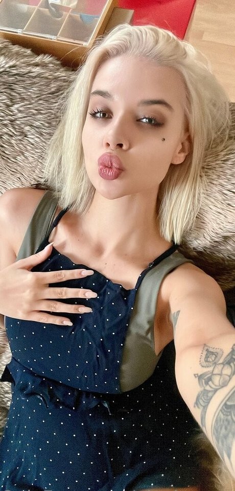 alexis xxxx star art photos