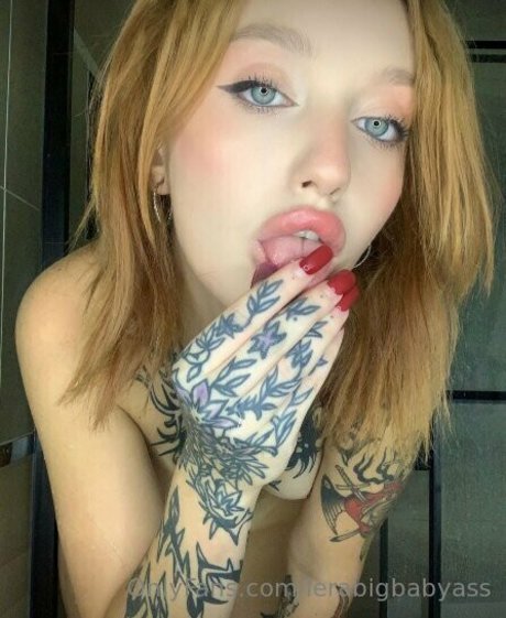 lerabigbabyass nude star image