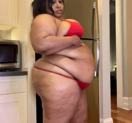 bigbellyjudy pretty model image