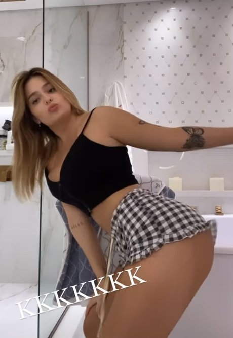 Vihh Tube nude pornstar image