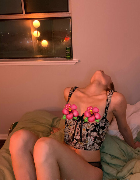 avayinfree sexy star pic