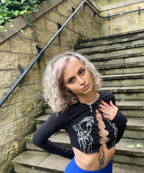 axalrnaed hot actress galleries