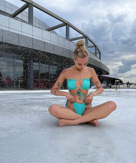 axalrnaed pornographic star archive