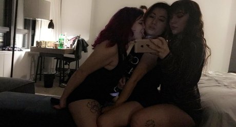 waifoodd model art photos