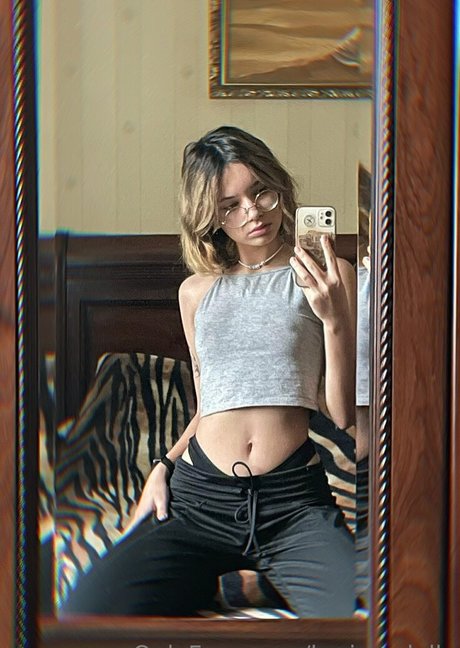 karina dolly pretty star picture