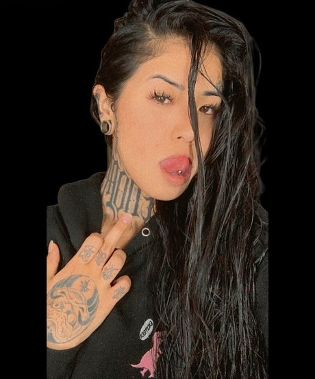 Biih Sato model hd img