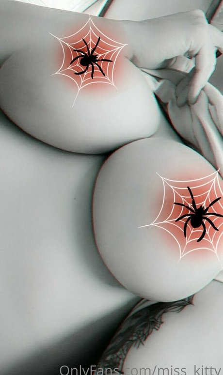 miss kitty nice model photos