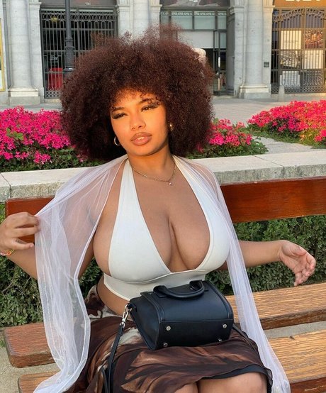 huge natural tits onlyfans naked image