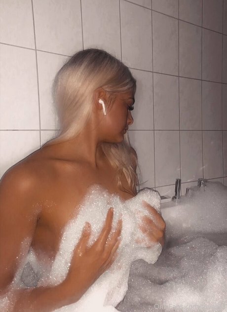 tuvas03 naked star pics