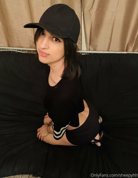 SheepIRL model hot pics