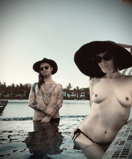 deathandecstasy star naked galleries