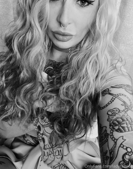 queenrainifree pornstar erotic pics