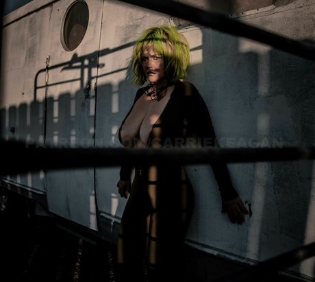 Carrie Keagan porn model image