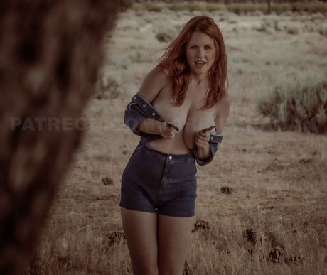 Carrie Keagan star perfect image