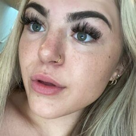 caitlynbabyxx model nudes pic