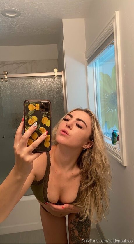 caitlynbabyxx model top photo