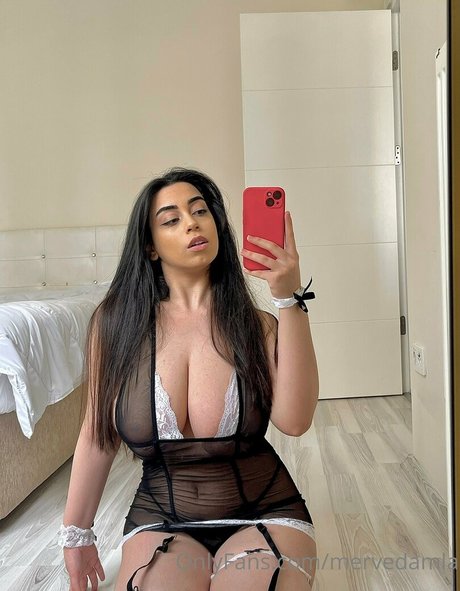 mervedamla pretty model pic