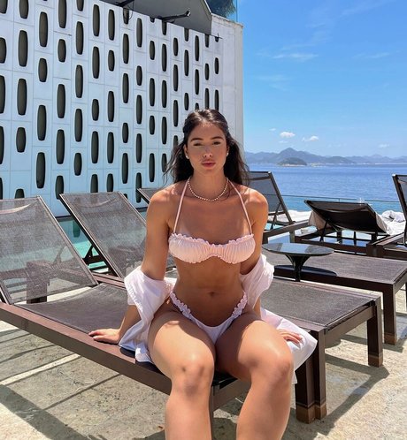 Iara Guimaraes pretty star pic