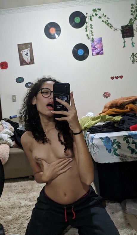 Thesuusu model top photos