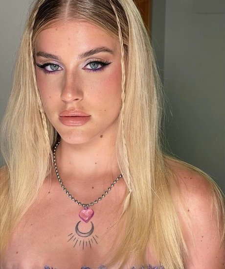 Samantha OT hot pornstar photo