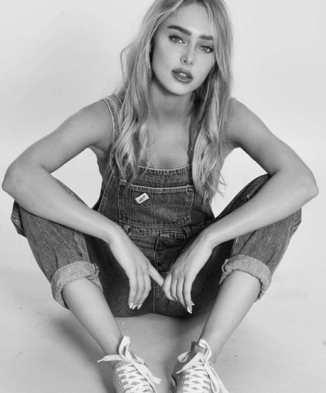 male onlyfans pornographic pic