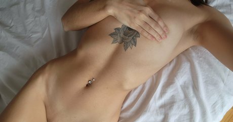 sara latina erotic actress picture