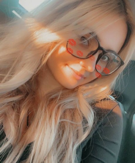 Loowcutie nude model archive