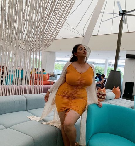 Reneesha Saikia model hd pic