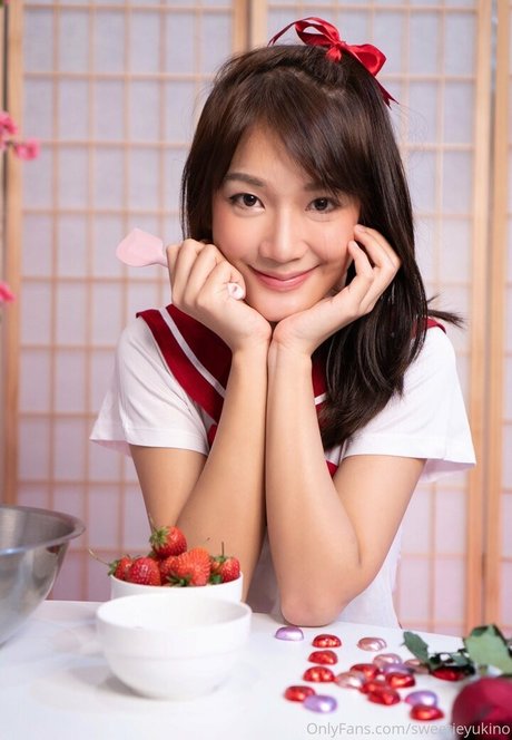 sweetieyukino hot model pic