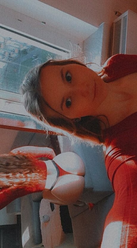 leni official erotic actress img