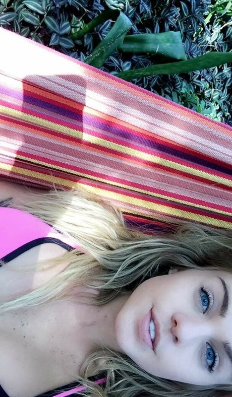 LilHerbLover hot model gallery