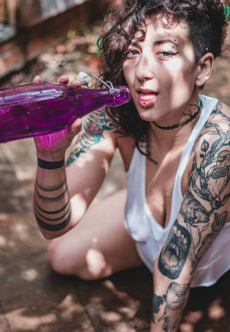 julh4 free nudes model image